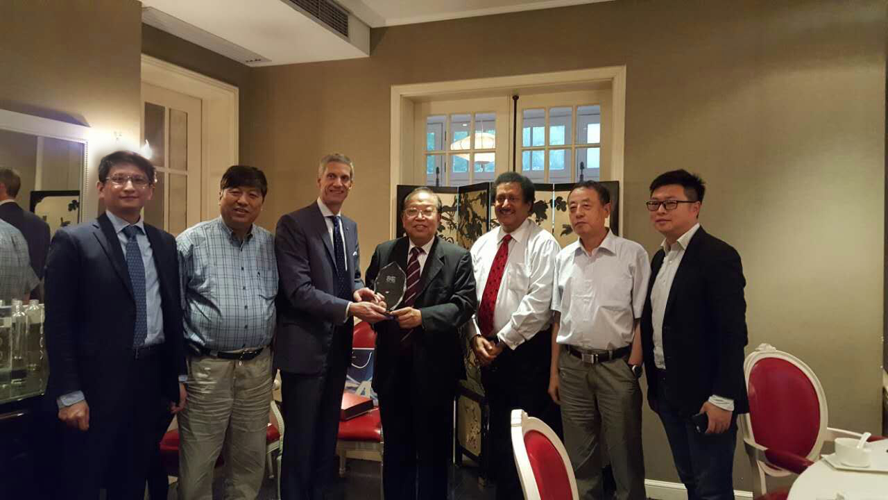 SAE International首席執行官David Schutt與蔣以任先生在上海會面交流